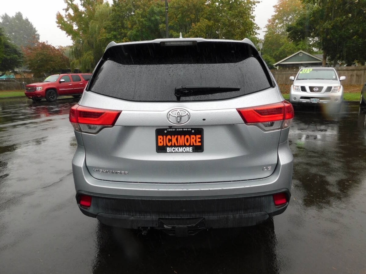 Used 2017 Toyota Highlander Plus w/ Carpet Mat Package FWD image 23