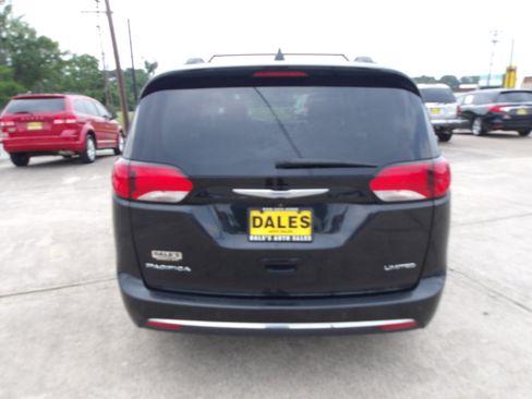 Used 2020 Chrysler Pacifica Limited image 12