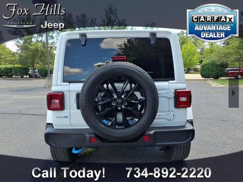 Used 2022 Jeep Wrangler Unlimited Sahara w/ Cold Weather Group AWD/4WD image 7