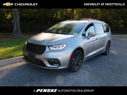 Used 2021 Chrysler Pacifica Touring w/ S Appearance Package