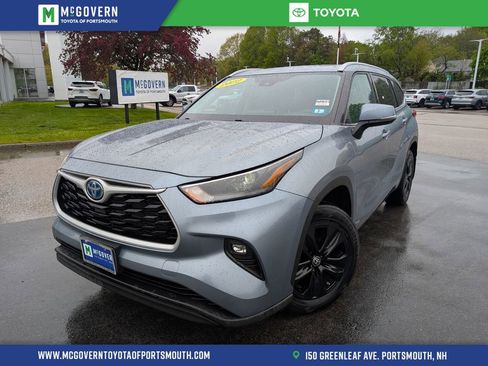 Used 2022 Toyota Highlander XLE AWD/4WD image 1