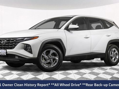 Used 2023 Hyundai Tucson SE image 2
