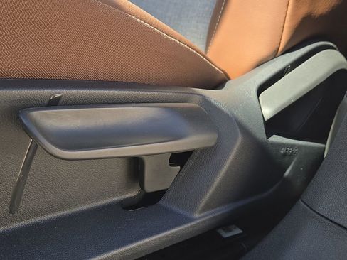 New 2025 Volkswagen ID.4 Pro image 18