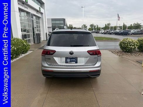 Used 2022 Volkswagen Tiguan SE w/ Panoramic Sunroof Package AWD/4WD image 7