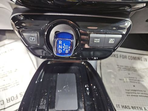 Used 2019 Toyota Prius XLE w/ Premium Convenience Package image 23