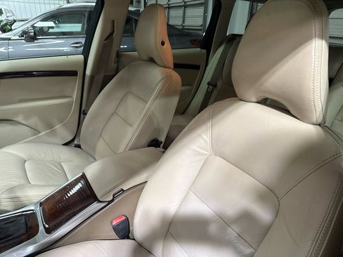 Used 2014 Volvo XC70 3.2 image 46