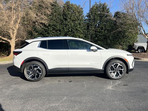 New 2026 Chevrolet Equinox EV LT AWD/4WD image 10