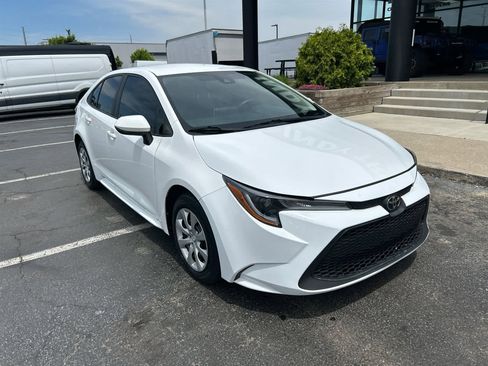 Used 2021 Toyota Corolla LE image 2