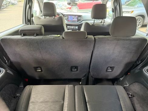 Used 2025 Dodge Durango GT RWD image 8