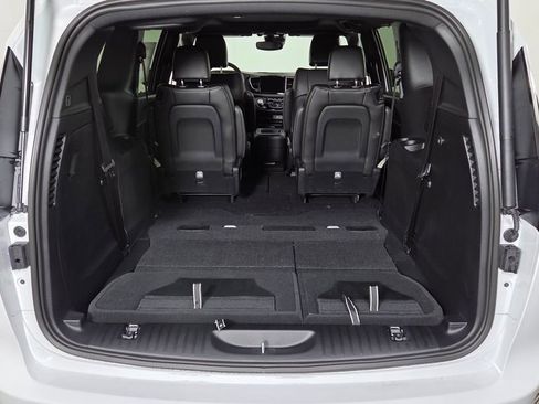 New 2026 Chrysler Pacifica Select image 10