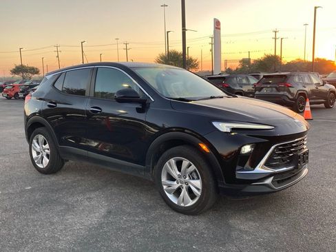 Used 2025 Buick Encore GX Preferred image 3