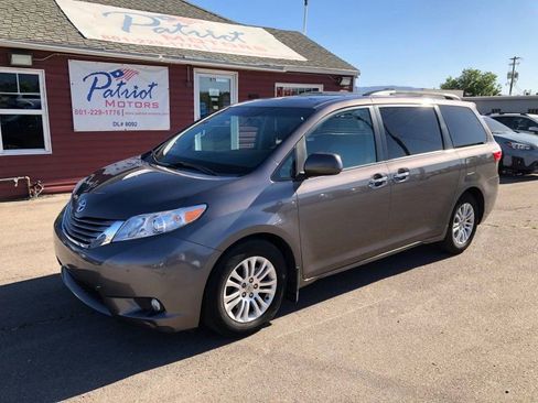 Used 2015 Toyota Sienna XLE FWD image 1