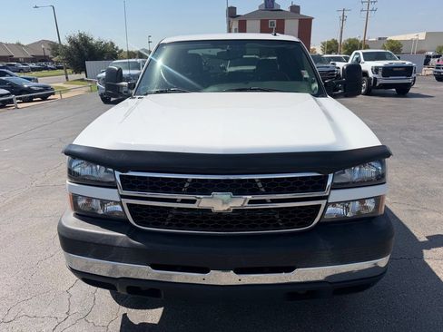 Used 2007 Chevrolet Silverado 2500 LT w/ Onstar Plus Package AWD/4WD image 9