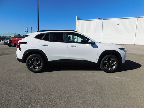 New 2026 Chevrolet Trax LT w/ Driver Confidence Package FWD image 2