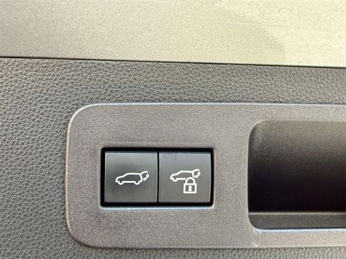 Used 2024 Lexus LX 600 4WD w/ Luxury Package image 18