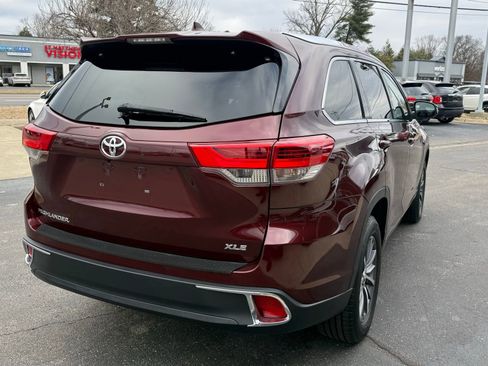 Used 2017 Toyota Highlander XLE image 11
