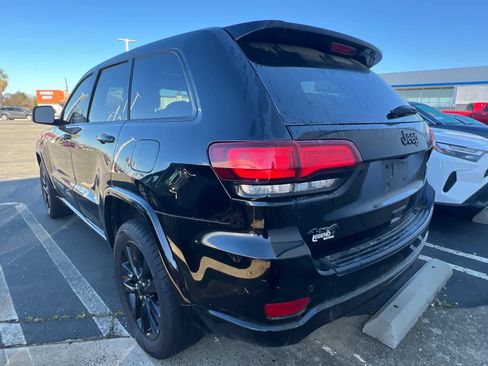 Used 2018 Jeep Grand Cherokee Altitude image 4