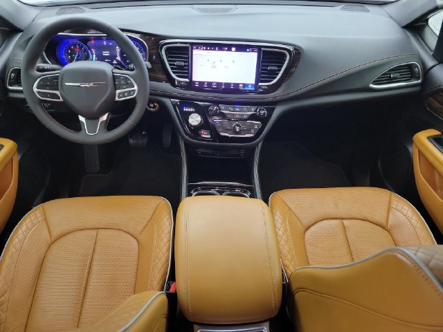 Used 2023 Chrysler Pacifica Pinnacle AWD/4WD image 14