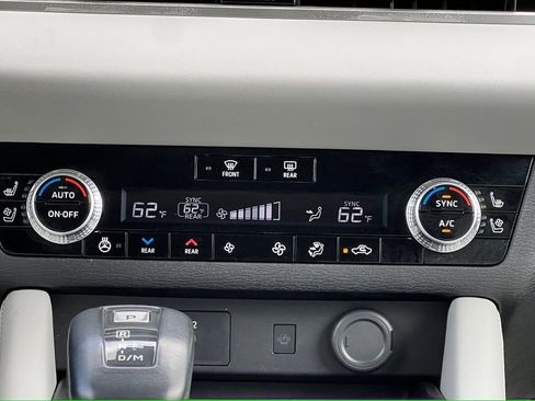Used 2025 Mitsubishi Outlander SEL FWD image 4