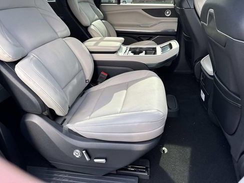 New 2026 Lincoln Navigator L Reserve AWD/4WD image 10