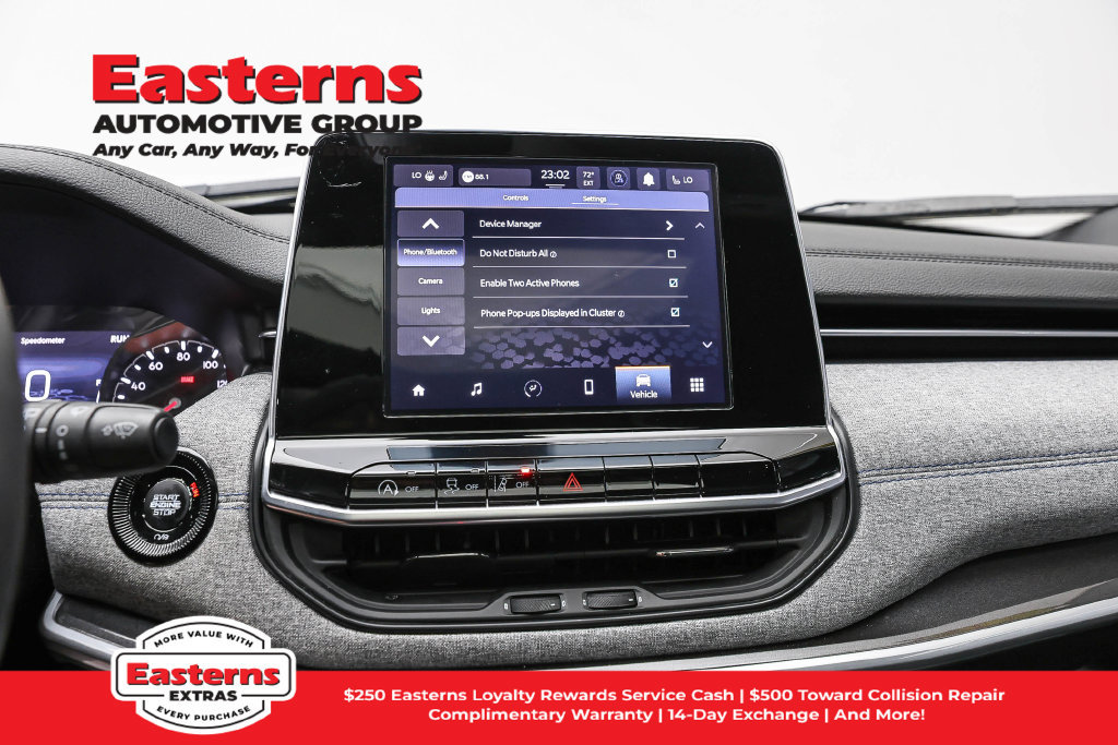 Used 2025 Jeep Compass Latitude w/ Sun & Sound Group AWD/4WD image 13