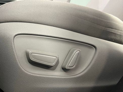 Used 2023 Toyota Highlander LE image 26