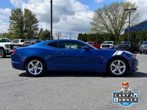 Certified 2021 Chevrolet Camaro LT RWD image 3
