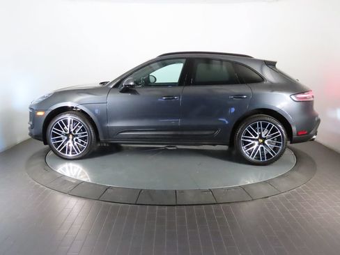 Certified 2026 Porsche Macan AWD/4WD image 2