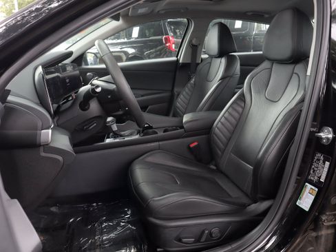 Used 2023 Hyundai Elantra Limited FWD image 9