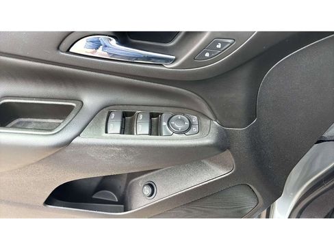Used 2024 Chevrolet Equinox LT image 18