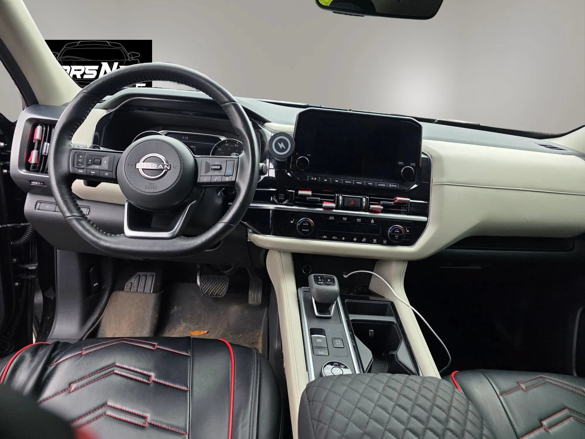 Used 2025 Nissan Pathfinder SL w/ Black Appearance Package AWD/4WD image 10