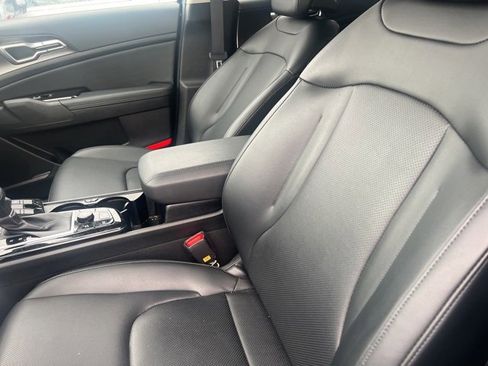 Certified 2025 Kia Sportage EX w/ Premium Package image 8