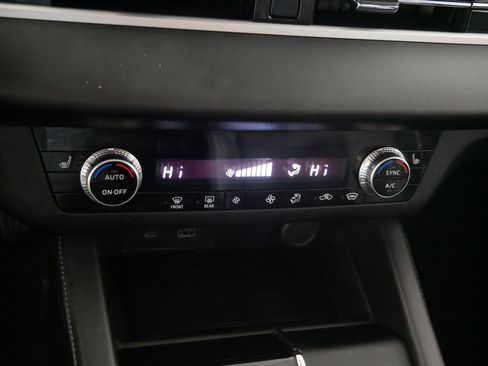 Used 2023 Mitsubishi Outlander SE image 23