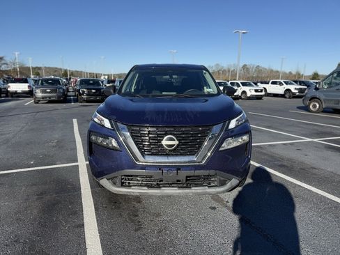 Used 2023 Nissan Rogue S image 2