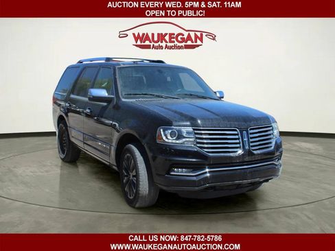 Used 2016 Lincoln Navigator Select AWD/4WD image 3