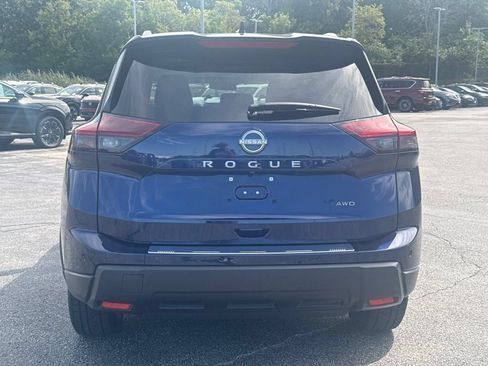 Certified 2025 Nissan Rogue SV w/ SV Premium Package AWD/4WD image 4