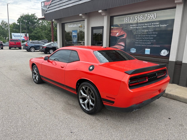 Used 2017 Dodge Challenger SXT w/ Driver Convenience Group RWD image 3