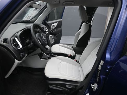 Used 2018 Jeep Renegade Latitude image 10