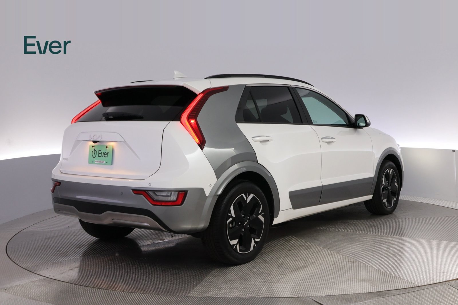 Used 2024 Kia Niro Wave w/ Wave Preserve Package FWD image 3