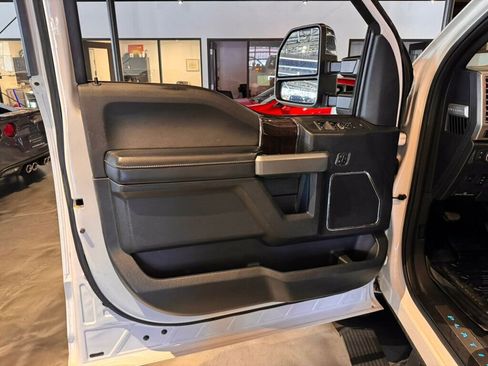 Used 2017 Ford F250 Platinum w/ Platinum Ultimate Package image 9