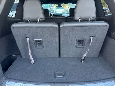 Used 2025 Cadillac XT6 Luxury image 16