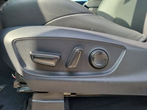 Used 2025 Toyota Tacoma Limited image 18