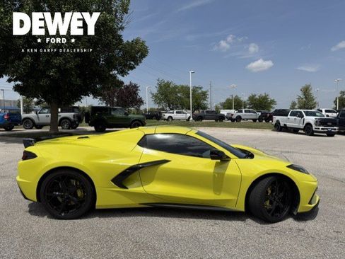 Used 2022 Chevrolet Corvette Stingray Premium Conv w/ Z51 Performance Package RWD image 9
