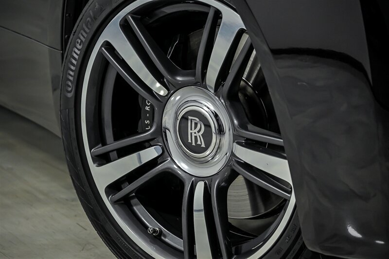 Used 2015 Rolls-Royce Wraith RWD image 3