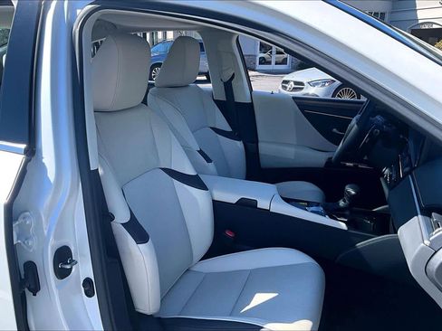 Used 2025 Lexus ES 300h w/ Premium Package image 8