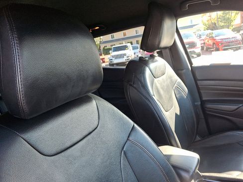 Certified 2023 Jeep Compass Limited image 13