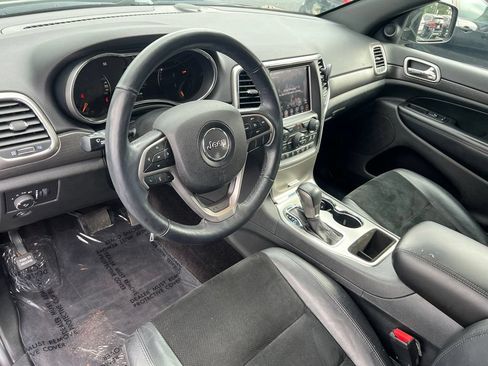 Used 2018 Jeep Grand Cherokee Altitude AWD/4WD image 17