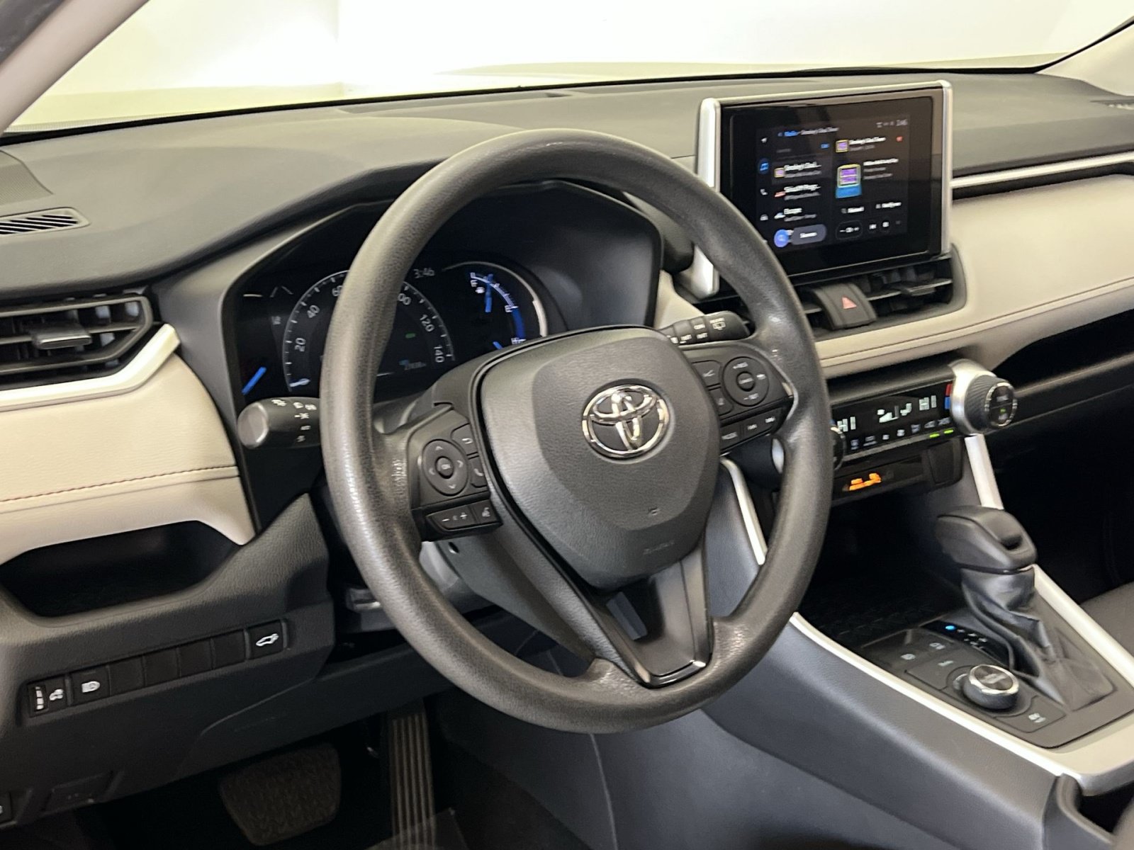 Used 2023 Toyota RAV4 XLE w/ Convenience Package AWD/4WD image 15