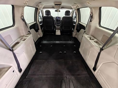 Used 2019 Dodge Grand Caravan SE FWD image 35
