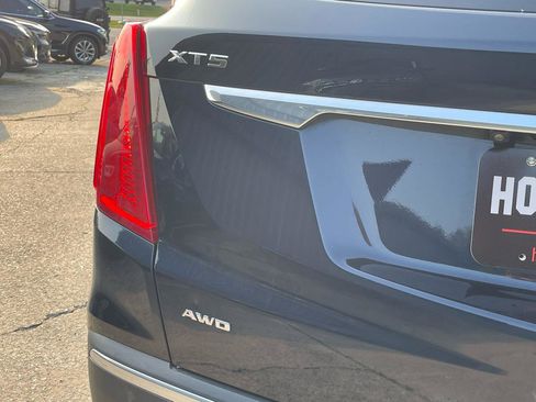 Used 2017 Cadillac XT5 Luxury w/ Driver Awareness Package AWD/4WD image 24